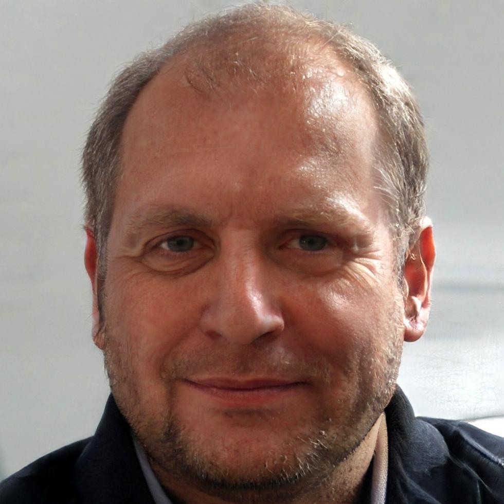 Portrait of Rodrigo Santamaría, Senior Financial Analyst